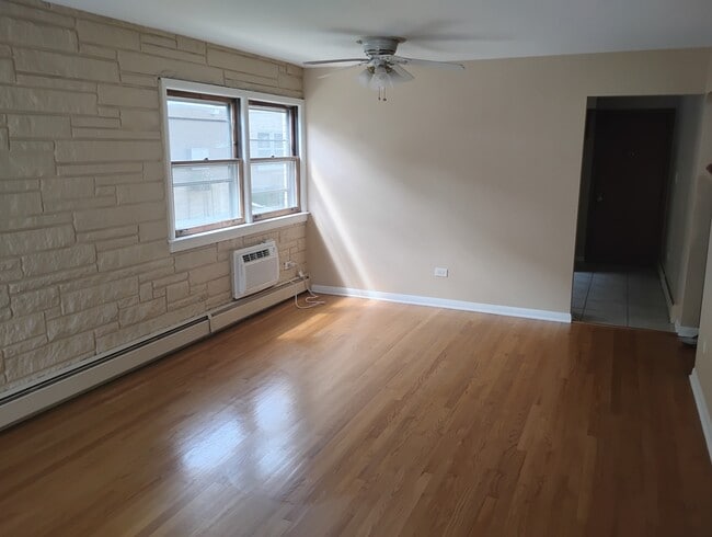 Foto del edificio - 1245 N La Grange Rd