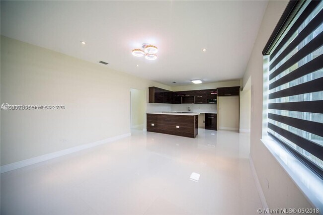 Building Photo - 1748 NE 180th St
