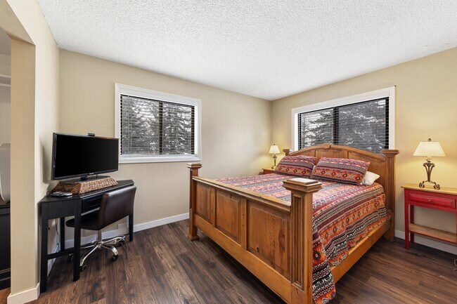 Building Photo - 1016 W Beaver Creek Blvd