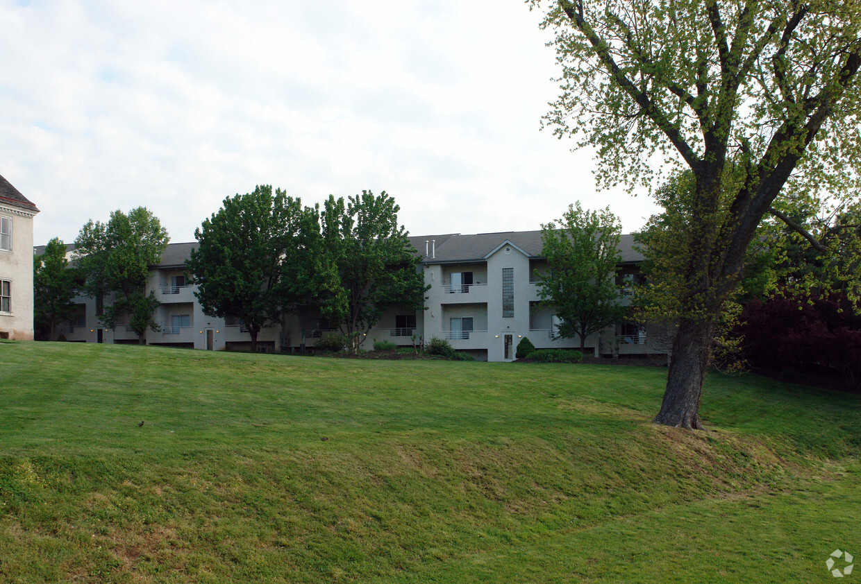 Primary Photo - Selma Estate Apartments