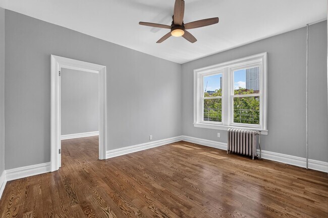 Foto del edificio - 55 Corbin Ave