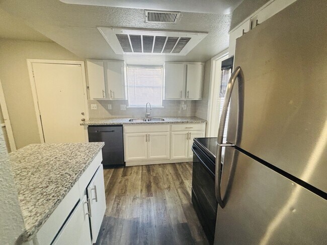 Foto del edificio - 6200 W Tidwell Rd