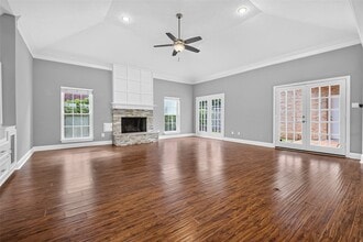 Building Photo - 10310 Chevy Chase Dr