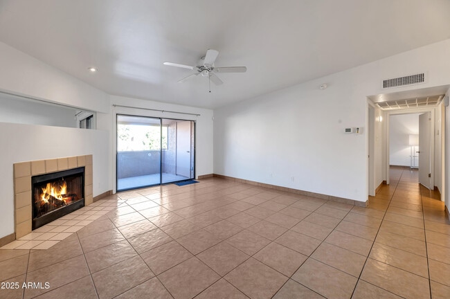 Building Photo - 7950 E Starlight Way