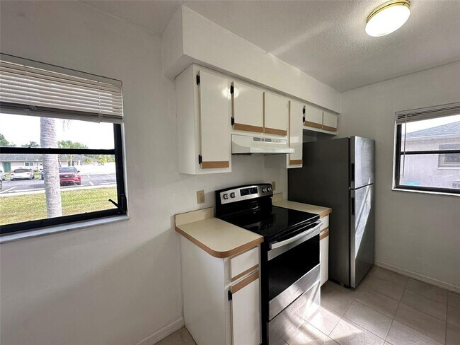 Foto del edificio - 24540 Harbor View Rd