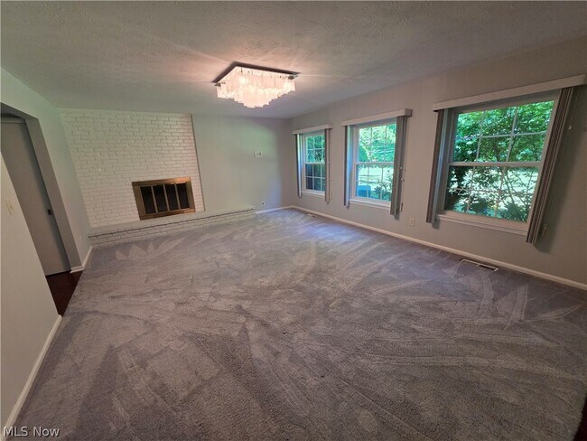 Foto del edificio - 6960 Carriage Hill Dr