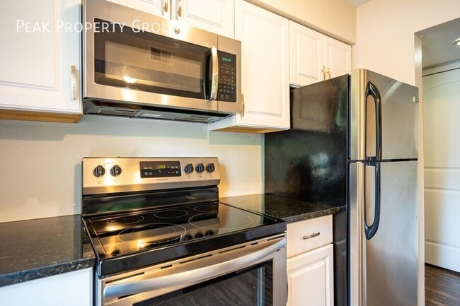 Building Photo - 985 Quay Ave