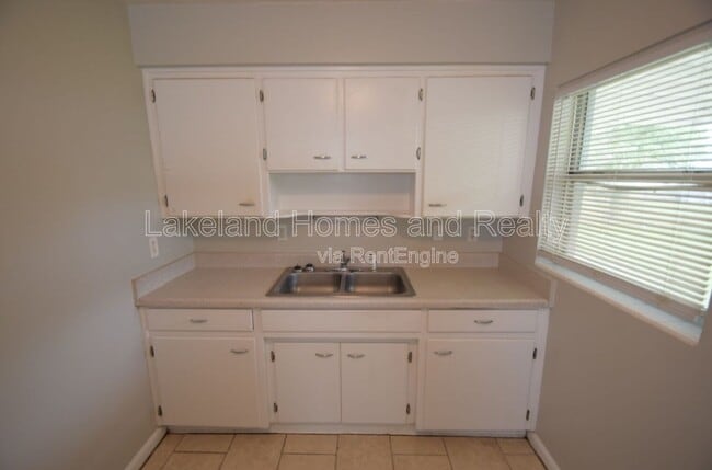 Building Photo - 1213 W Patterson St