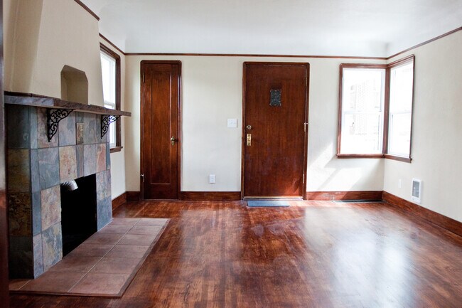 Building Photo - 12 S Elm St