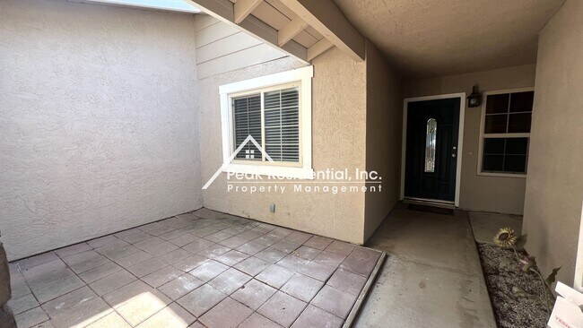 Building Photo - Updated 4bd/2ba Roseville Home with 2 Car ...