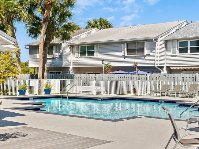 Building Photo - 1989 NE 15th Ave