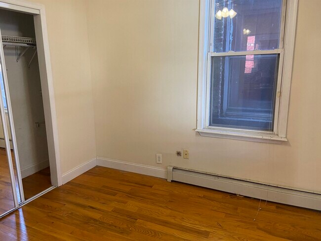 Building Photo - 1402 8th St