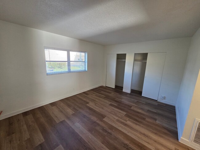 Building Photo - 224 SE 9th Ave