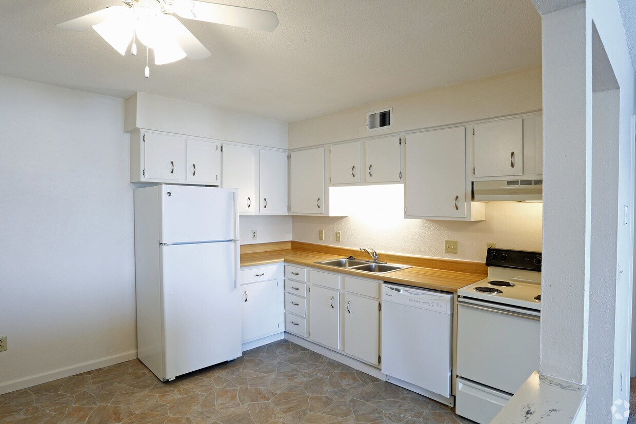 Perry Lake Village Apartments Perrysburg, OH