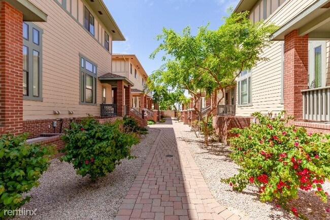 Building Photo - 3 br, 3 bath Townhome - 778 S Beck Ave