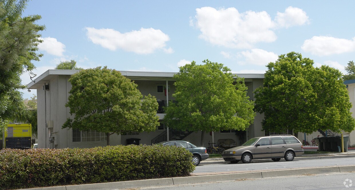 Foto del edificio - 5083 Clayton Rd