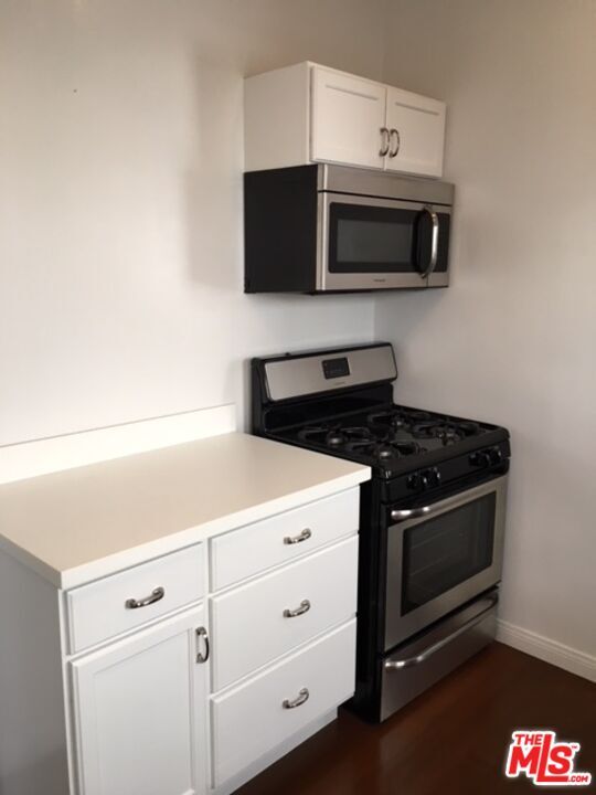 Foto del edificio - 8124 Blackburn Ave