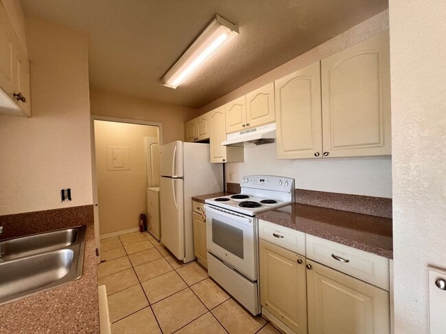 Building Photo - 2550 N Alafaya Trail