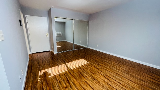 Photo - 7044 Hawthorn Ave Apartment