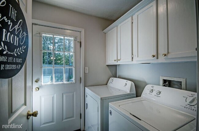 Building Photo - 2 br, 2 bath Townhome - 317 Peach Orchard Dr