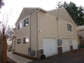 Building Photo - 3307 SE 119th Ave