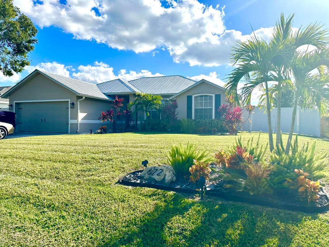 Foto principal - 672 SW Aster Rd