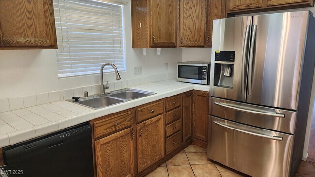 Building Photo - 5429 Cove Point Dr