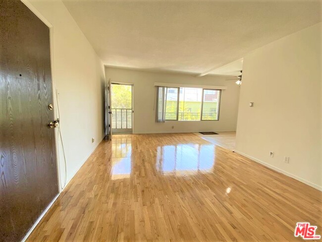 Building Photo - 1117 10th St