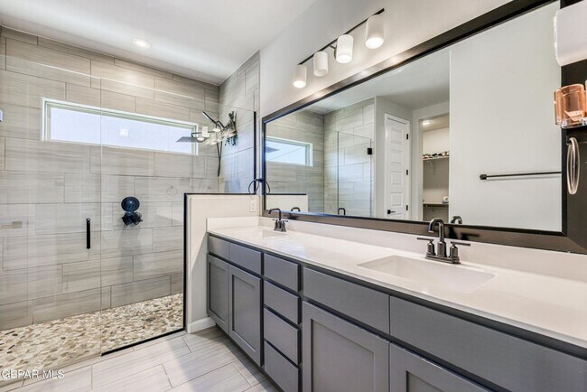Building Photo - Beautiful East side House 4 bed-2 baths 79928