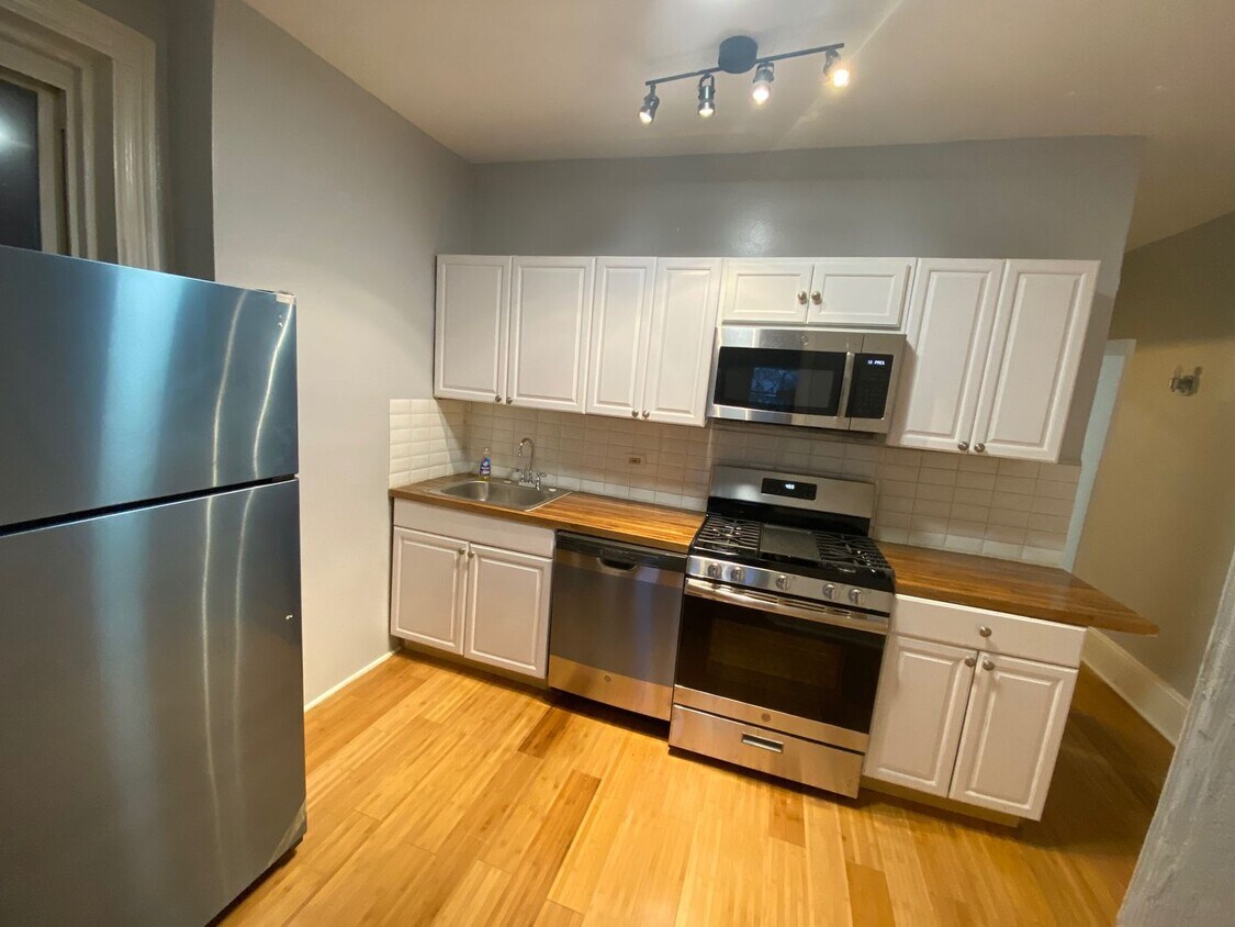 Foto principal - 5151 Brown St