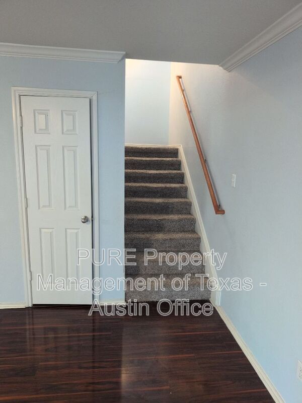 Building Photo - 5616 Colinton Ave