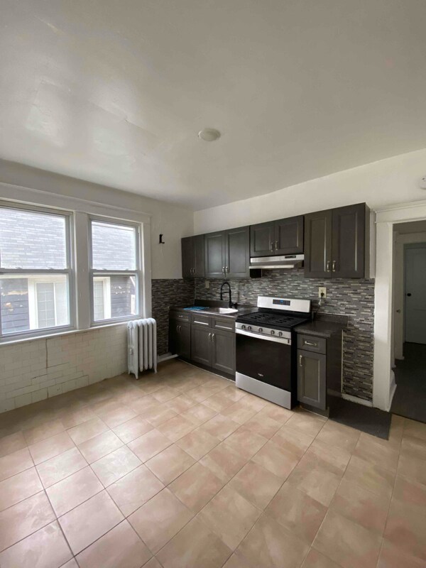 Primary Photo - 225 Water St