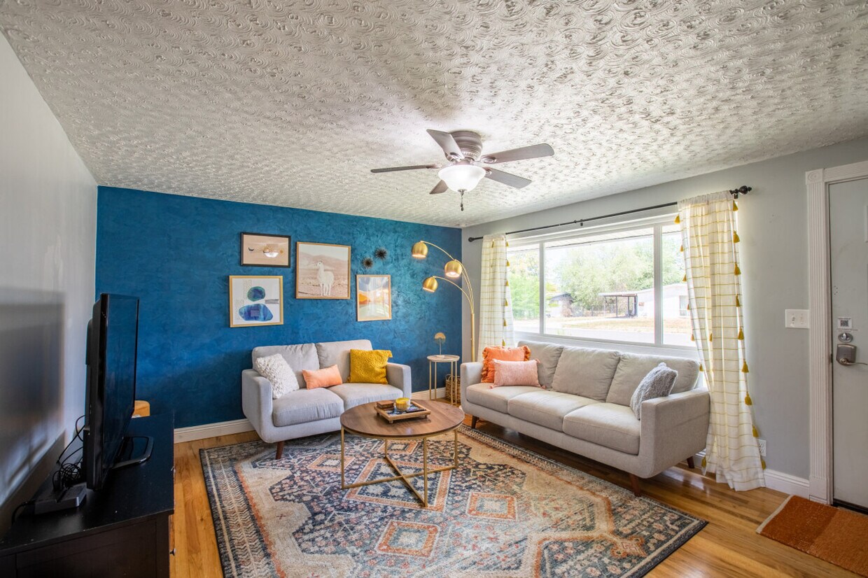 Foto principal - 1020 E Diamond Way