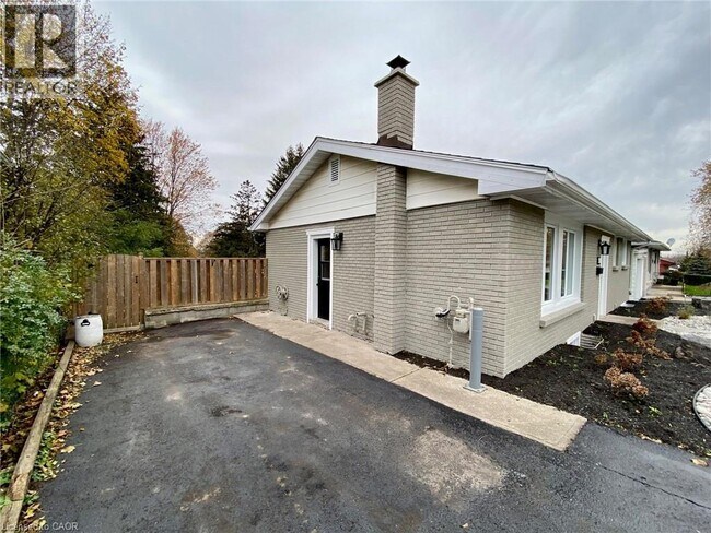 Photo du bâtiment - 351 Briarhill Ave