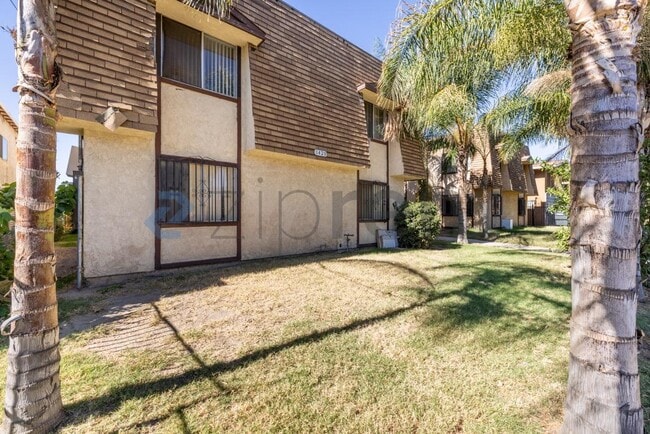 Building Photo - Unit D
