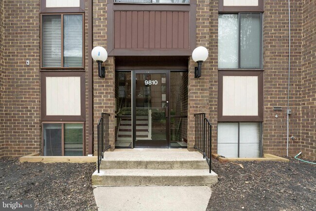 Building Photo - 9810 Kingsbridge Dr