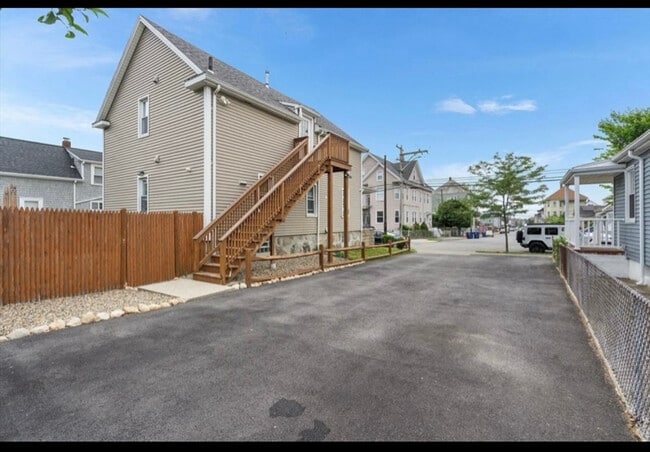 Foto del edificio - 93 Belleville Rd