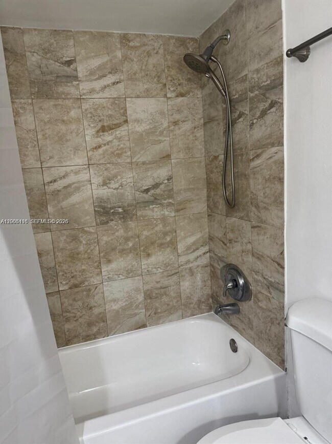 Foto del edificio - 1401 NE 191st St
