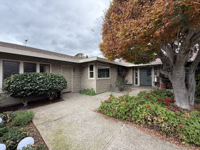 Foto del edificio - Beautifully Updated Three Bed (+ Bonus) Quail Lodge Home