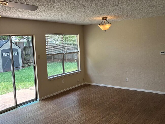 Foto del edificio - 12217 Mosley Ln