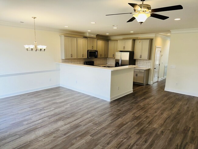 Foto del edificio - New townhome in Mebane Towne Center!