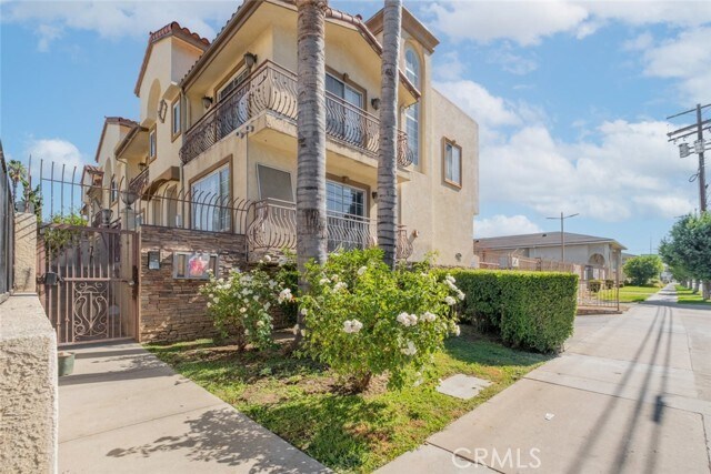Foto principal - 14957 Victory Blvd