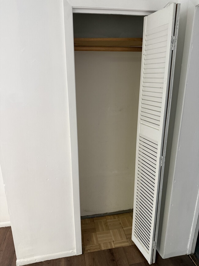 Building Photo - 831 King Georges Rd