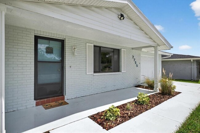 Building Photo - 7725 Summertree Ln