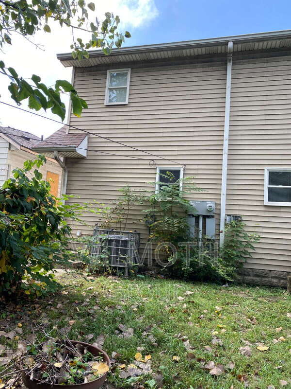 Building Photo - 1029 Blaine Ave