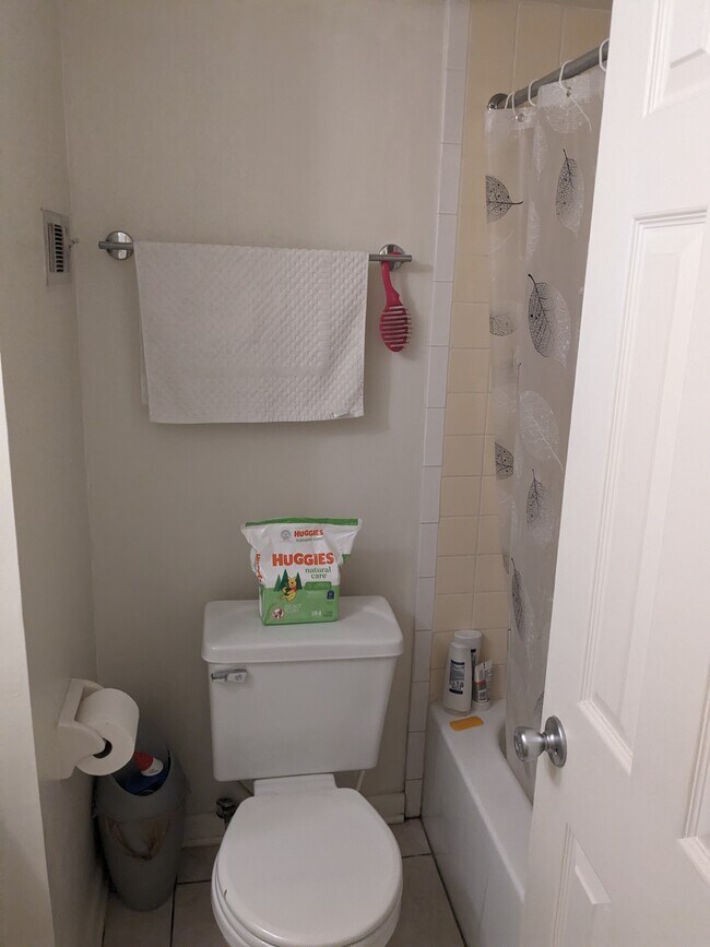1/2 baño - 4214 La Palma Ct
