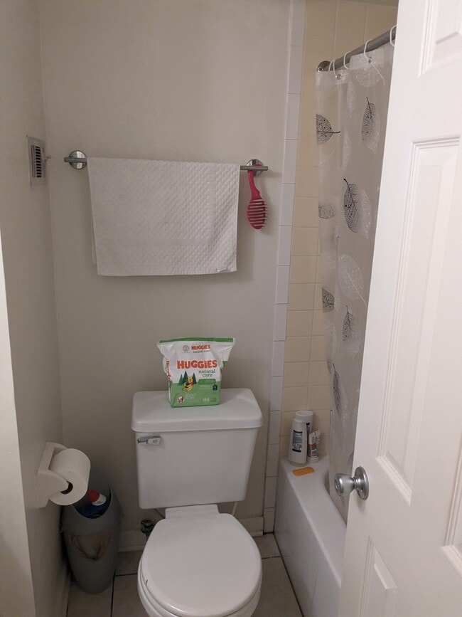 1/2 bath - 4214 La Palma Ct