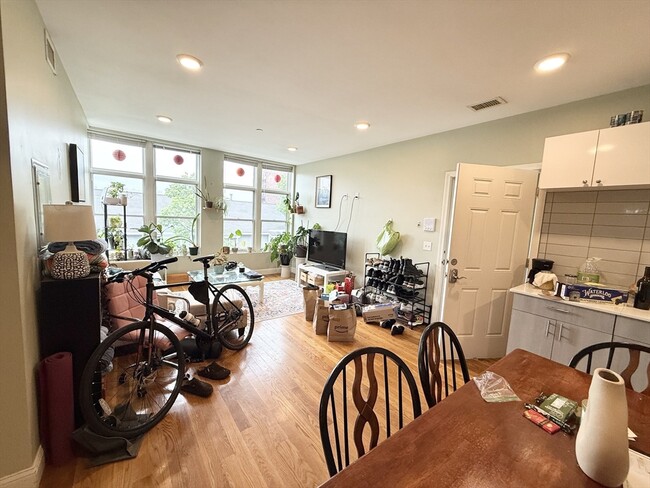 Building Photo - 299 Dudley St