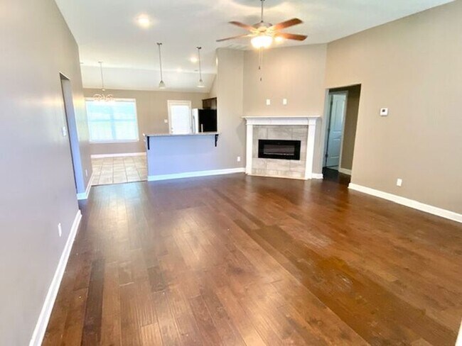 Foto del edificio - Now Leasing a 4 Bedroom 3 Bath Home in Hor...