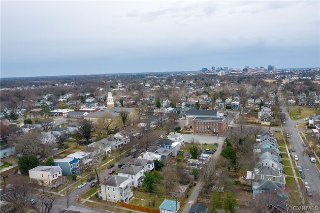 Foto del edificio - 2726 Hanes Ave
